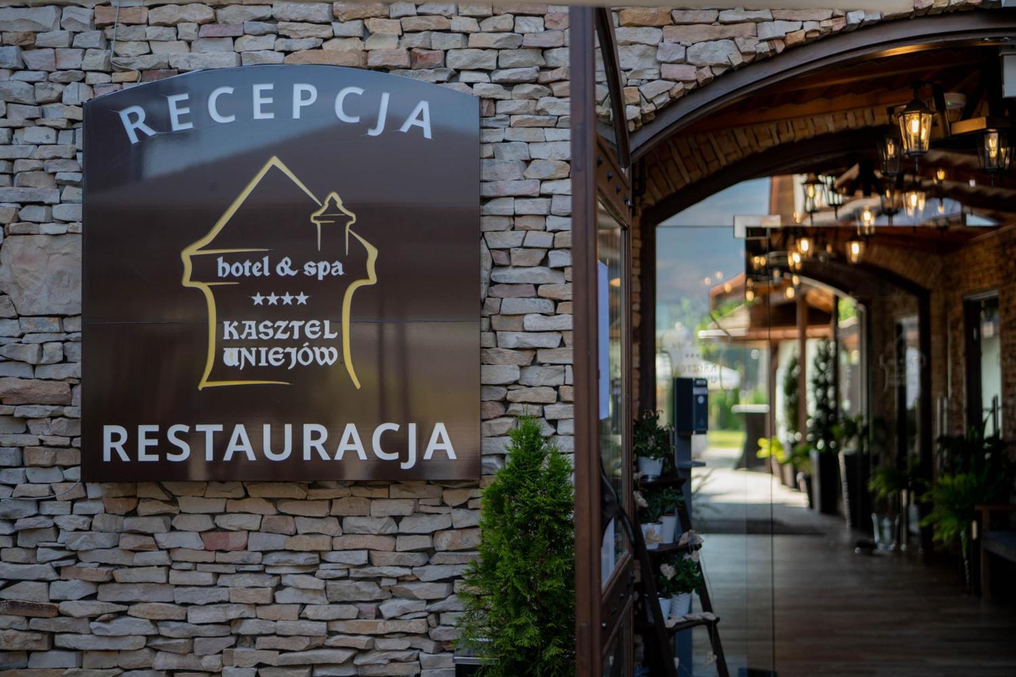 Hotel & Spa **** Kasztel Uniejow Luaran gambar