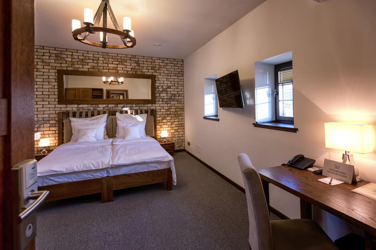 Hotel & Spa **** Kasztel Uniejow Luaran gambar